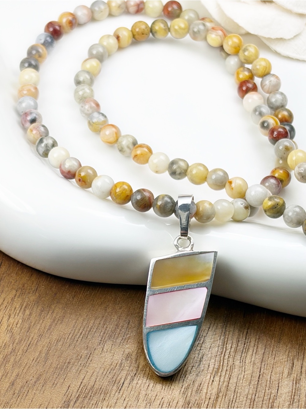 Vintage Sterling Silver 925 Mother of Pearl Inlay Pendant Agate Necklace